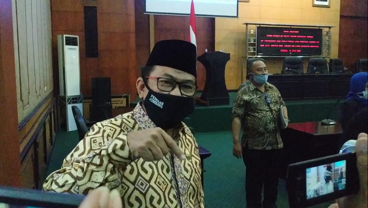 Mas'ud Zuremi Ketua DPRD Jombang saat diwawancarai di Ruang Paripurna. (wacananews.co.id/tyo)
