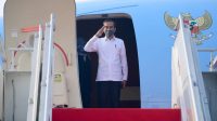 Presiden Joko Widodo Tinjau Posko Penanganan Covid-19 di Jawa Timur
