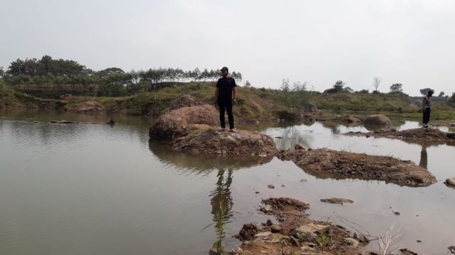 Pencarian korban tenggelam di bekas Galian C di Perak Jombang.