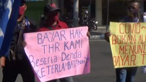 Puluhan Buruh Pabrik di Jombang Demo Tuntut THR Belum Dibayarkan