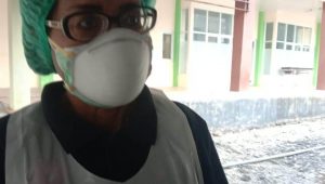 Dr. Ketty Notanubun Juru Bicara Gugus Tugas percepatan penanganan Covid-19 Maluku Utara saat diwawancarai di Rumah sakit Umum Daerah (RSUD).(wacananews.co.id/ms)