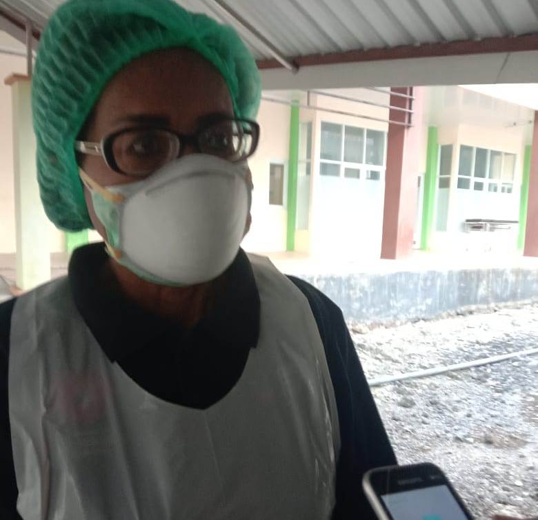 Dr. Ketty Notanubun Juru Bicara Gugus Tugas percepatan penanganan Covid-19 Maluku Utara saat diwawancarai di Rumah sakit Umum Daerah (RSUD).(wacananews.co.id/ms)
