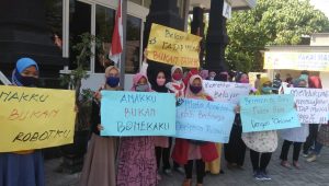 Puluhan Wali Murid Geruduk Disdikbud Jombang, Tuntut Pendidikan Tatap Muka