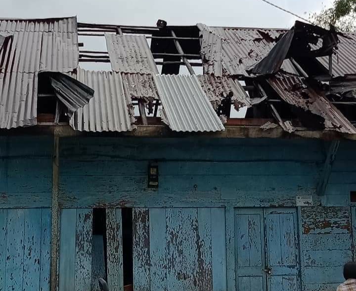 Ratusan rumah mengalami kerusakan dengan tingkat yang berbeda akibat angin kencang yang terjadi di wilayah Kabupaten Pakpak Bharat, Provinsi Sumatera Utara (22/9). (BPBD Kabupaten Pakpak Bharat)