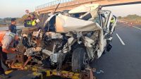 Kecelakaan Tol Jombang-Mojokerto, Akibat Tabrak Truk Yang Terguling Mobil Mewah Rusak Berat