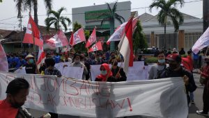 4 Elemen ​Mahasiswa Jombang Demo Tolak Omnibus Law