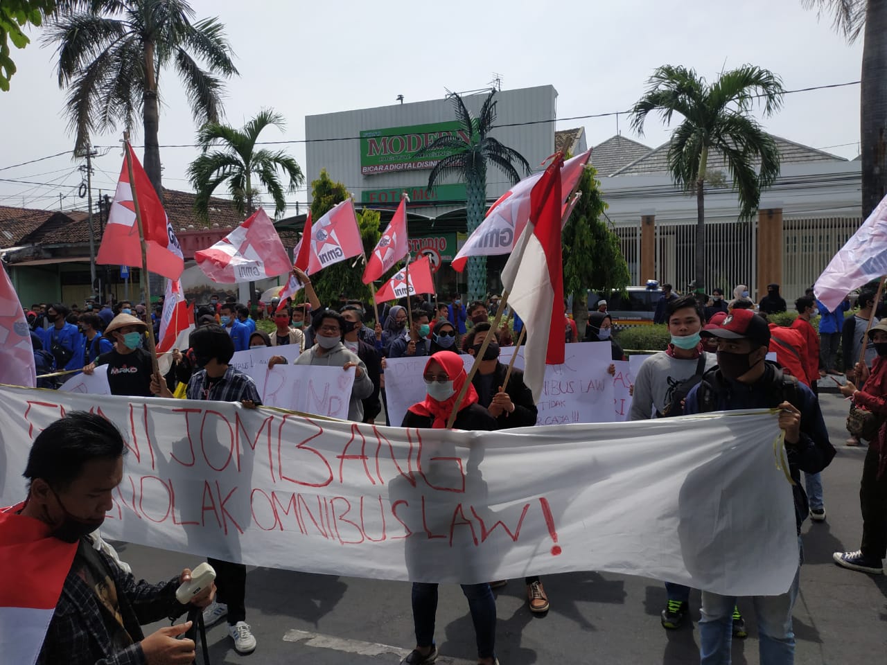 Demo omnibus law di jombang