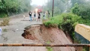 Banjir di Mamasa, Mengakibatkan Jembatan Tombang Bye Terputus
