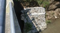 Belum Lama Dibangun, Bangunan Dinding Sayap Jembatan di Jombang Runtuh