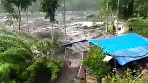 Banjir Lahar Hujan dari Gunung Semeru Dipicu Hujan Lebat