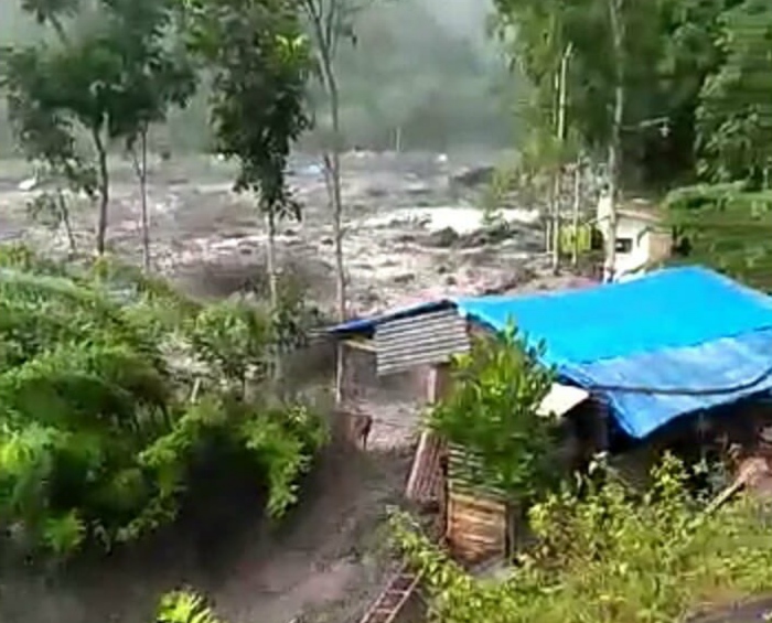 Banjir lahar gunung semeru