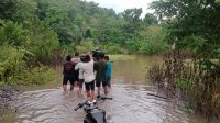 Tidak Ada Perhatian Pemerintah, Hampir Sebulan Jalan Wewaria Ende Terputus Akibat Banjir