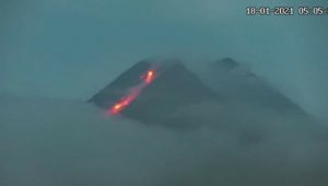 Gunung Merapi Kembali Keluarkan Awan Panas Guguran Sejauh 1.000 Meter