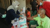 Pengobatan Gratis Korban Banjir Bandarkedungmulyo Jombang, Mbak Estu: Kesehatan Warga Lebih Utama
