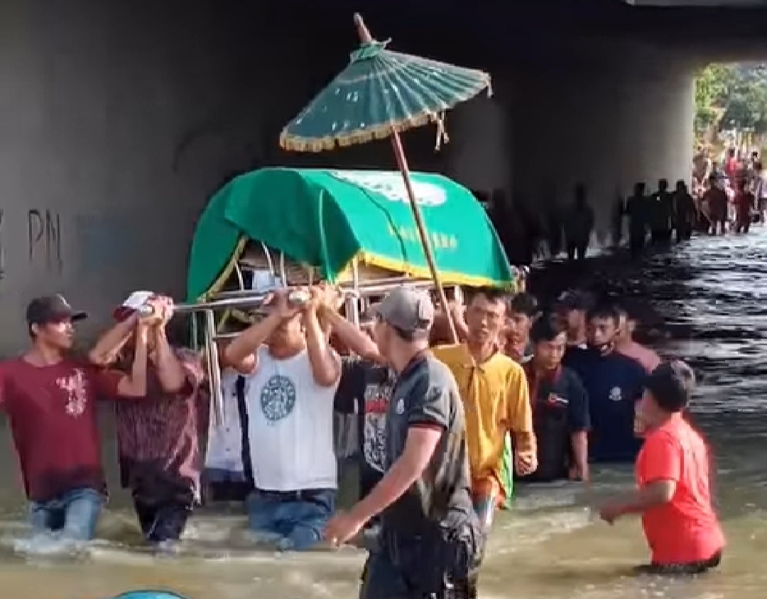 pemakaman warga banjir jombang