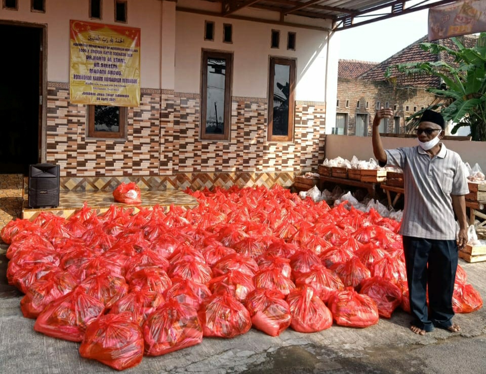 penyaluran sembako di rejoso ngumpul jombang