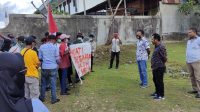 Kantor Bawaslu dan KPU Maluku Tenggara di Demo