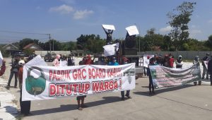 Pabrik GRC Board Kabuh Jombang di Demo Warga