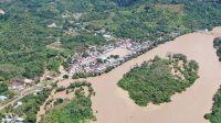Warga Mengungsi Saat Banjir Landa Beberapa Desa di Kalimantan Utara