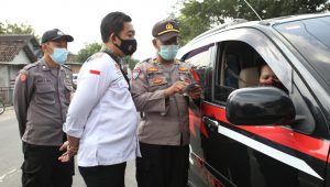 Polres Jombang Kontrol  Pos Check Point Penyekatan Rayon Utara dan Operasi Ketupat Semeru 2021