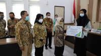 BPJS Serahkan Manfaat Beasiswa Pendidikan Program JKM di Jombang