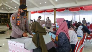 Peringati HUT Bhayangkara Ke 75, Polres Jombang Gelar Vaksibasi Massal di Pendopo Kabupaten