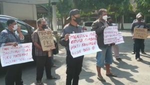 PKL Demo Disperindagpas Jombang Untuk Menagih Janji