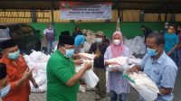 AFCO dan PC GP ANSOR Jombang Salurkan Ratusan Sembako Kepada Pedagang Kaki Lima