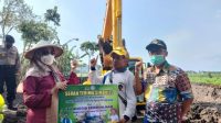 Kunker ke Tulungagung, Anggia Erma Rini Serahkan Bantuan Alat Pertanian dan Excavator