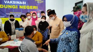 Bupati Jombang Dampingi KSP Moeldoko Tinjau Vaksinasi di Masjid Islamic Center Moeldoko