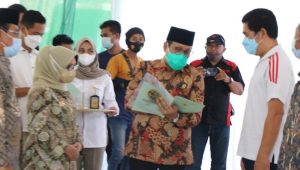 Menteri Desa Serahkan 466 Sertipikat PTSL di Sumobito Jombang