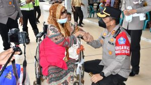 Peringati Sumpah Pemuda, Polres Aceh Timur Gelar Vaksinasi dan Pembagian Bansos