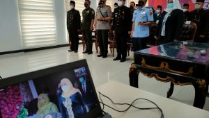 Pemkab Jombang Potong Tumpeng Pada Upacara Virtual HUT Pemprov Jawa Timur Ke 76