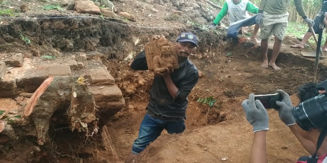 Ditemukan Arca Nandiswara Pada Ekskavasi Situs Pandegong Hari Ke 2