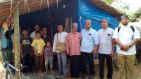 Baitul Mal dan Dinas Sosial Aceh Timur Kunjungi Rumah Berlapiskan Terpal