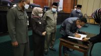 Seluruh Fraksi DPRD Jombang Setujui Raperda APBD 2022 Menjadi Perda