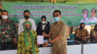 Dinas Perkim Jombang Serahkan Tabungan Program RTLH ke Warga di Dua Kecamatan