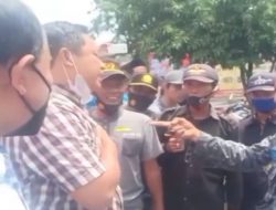 Petugas Polda Jatim Dihadang Massa Ponpes Shiddiqiyyah Ploso Jombang, Sempat Terjadi Adu Mulut