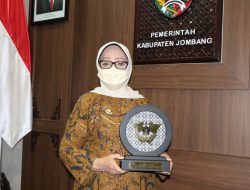 Pemkab Jombang Raih Bea Cukai Kediri Award Sebagai Pengelola DBHCHT Terbaik 2021