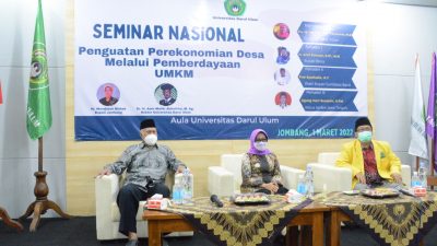 Bupati Mundjidah Membuka Seminar Nasional di Undar Jombang