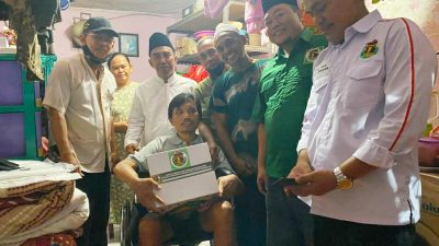 PPP Surabaya Berikan Kursi Roda Dan Bingkisan Bagi Warga Berkebutuhan Khusus