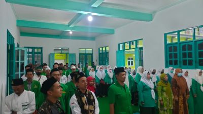 Peringati Harlah, GP Ansor dan Fatayat NU Karangploso Malang Bagi Takjil