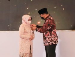Bupati Jombang Terima Penghargaan Manggala Karya Kencana 2022