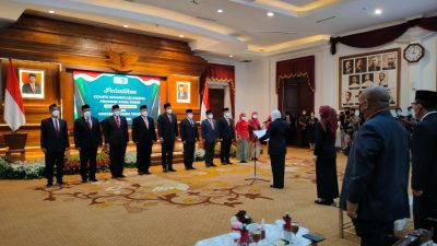 Gubernur Jawa Timur Lantik Komite Komunikasi Digital