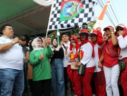 Bupati Jombang Bersama Warsubi Berangkatkan Jalan Sehat di Mojokrapat