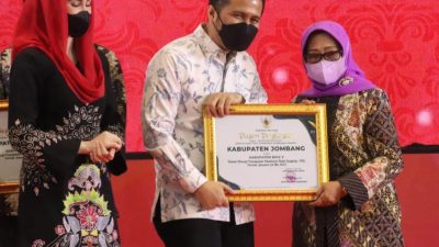 Kabupaten Jombang Mendapatkan Penghargaan Terbaik Ke V Imunisasi Lengkap Se Jatim
