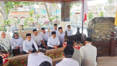 Gus Muhaimin Bersama Elit PKB Ziarah ke Makam Bung Karno