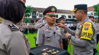 Kapolres Jombang Pimpin Upacara Korp Raport  54 Personel