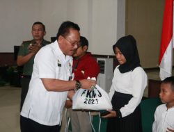 Kodim 0814 dan Forum Komunikasi Masyarakat Jombang Bagikan 400 Paket Sembako Pada Yatim Duafa
