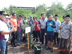 Perhutani PKH Jombang bersama TNI Bersinergi Ikuti Gowes Dan Penanaman Pohon Kurma